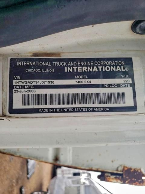 2004 International 7400 Refuse Truck