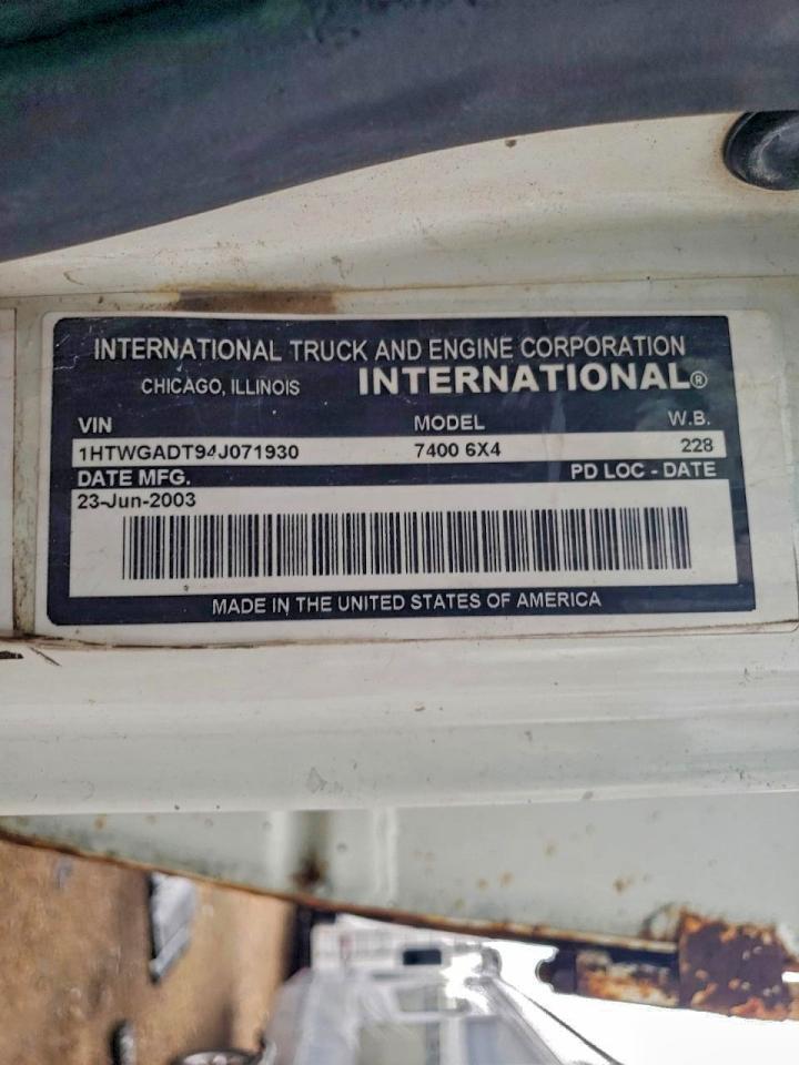 2004 International 7400 Refuse Truck