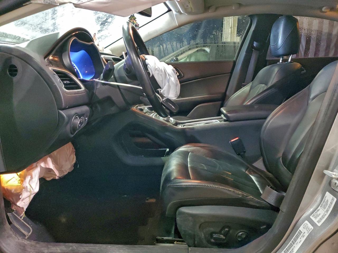 2016 Chrysler 200 c