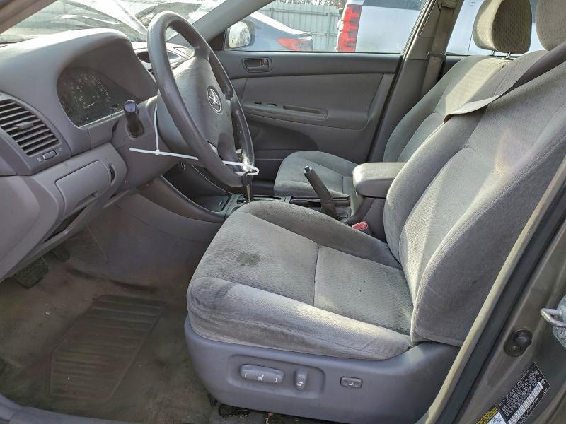 2004 Toyota Camry le