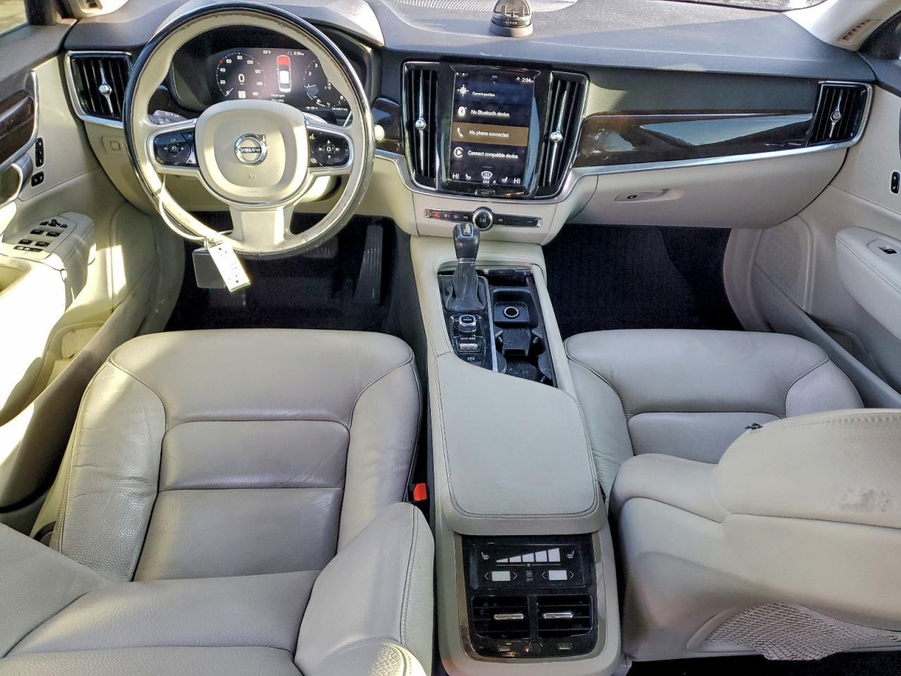 2017 Volvo S90 T6 Momentum
