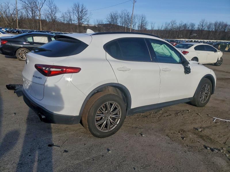 2022 Alfa Romeo Stelvio