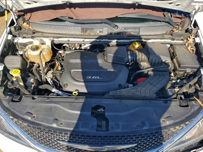 2017 Chrysler Pacifica Touring l