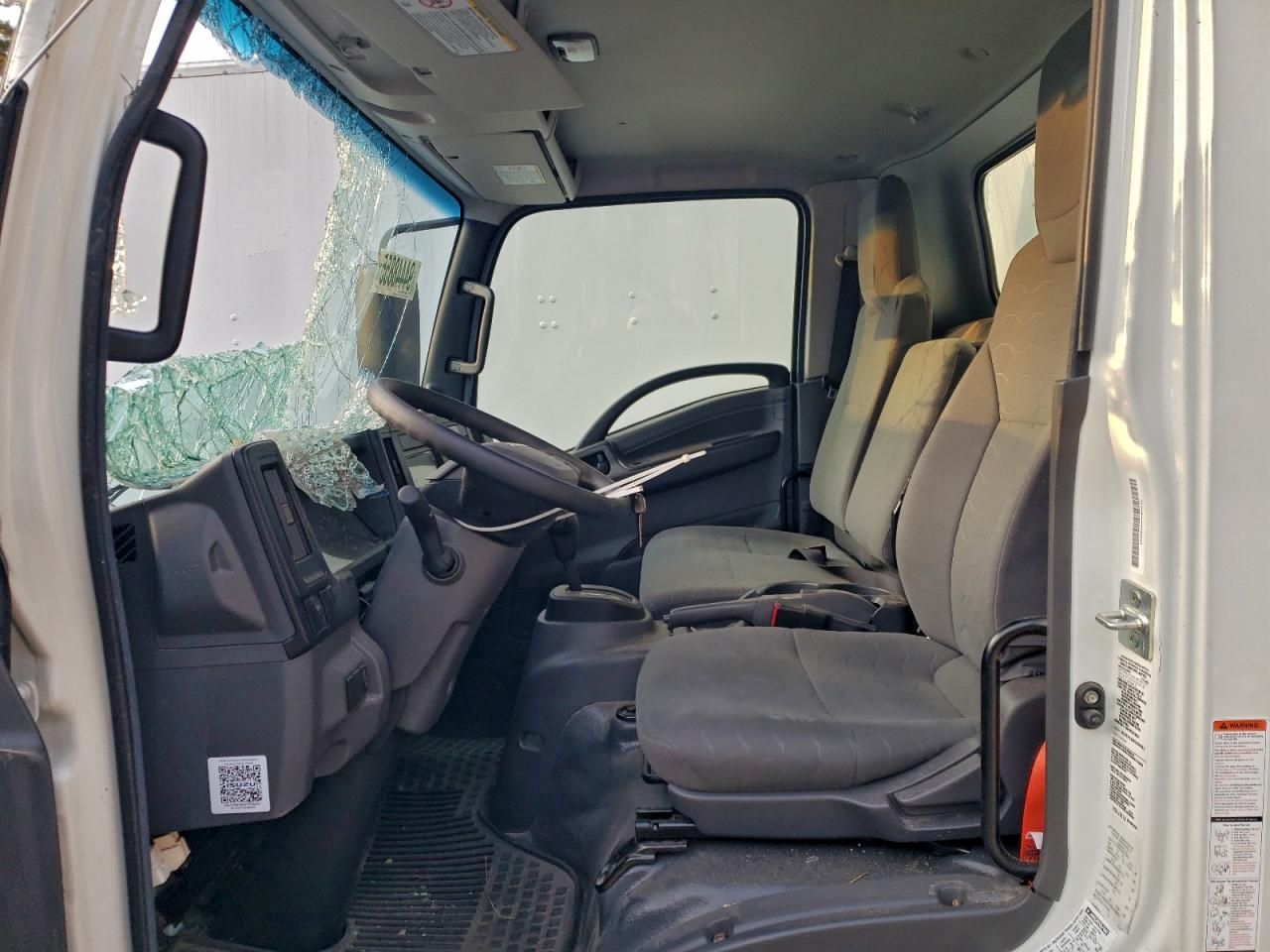 2025 Isuzu NRR Refrigerated BOX Truck