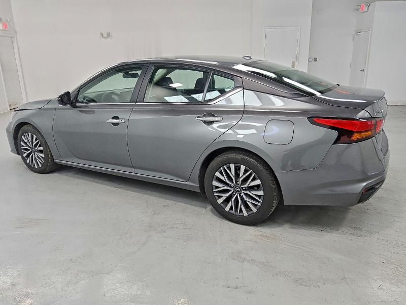 2023 Nissan Altima sv