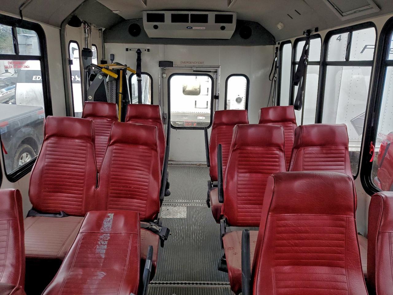 2018 Ford Econoline E450 Super Duty Cutaway Van