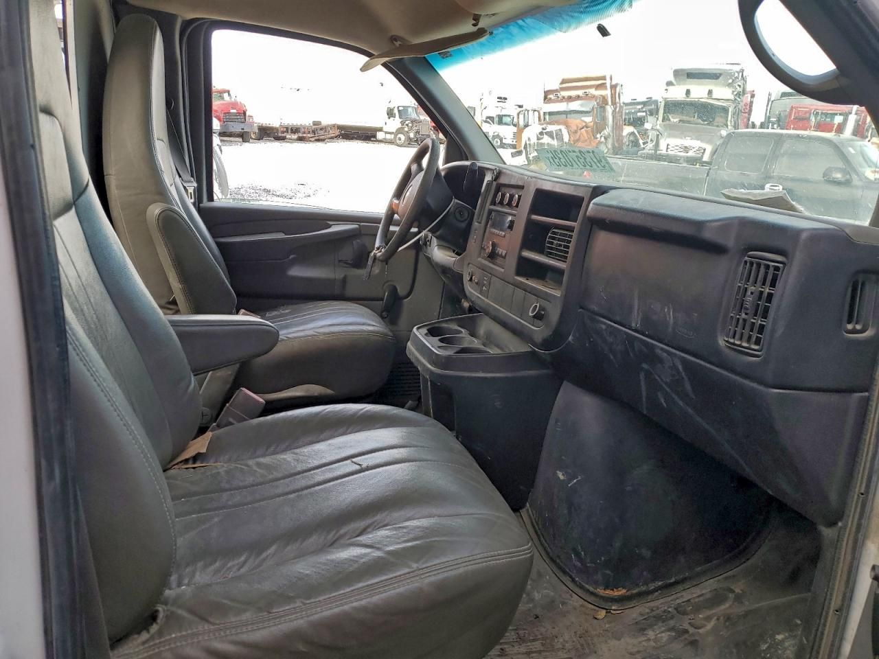 2013 Chevrolet Express BOX Truck