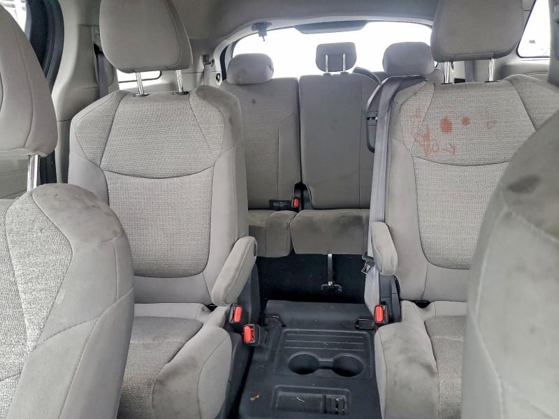 2024 Toyota Sienna le