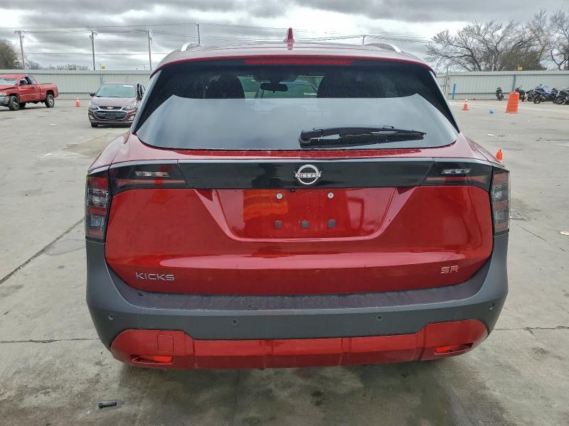 2025 Nissan Kicks sr