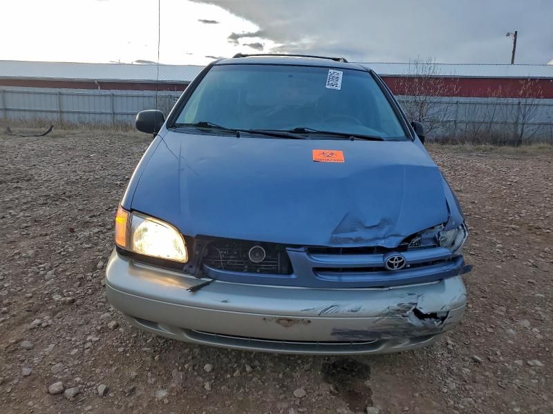 1999 Toyota Sienna le