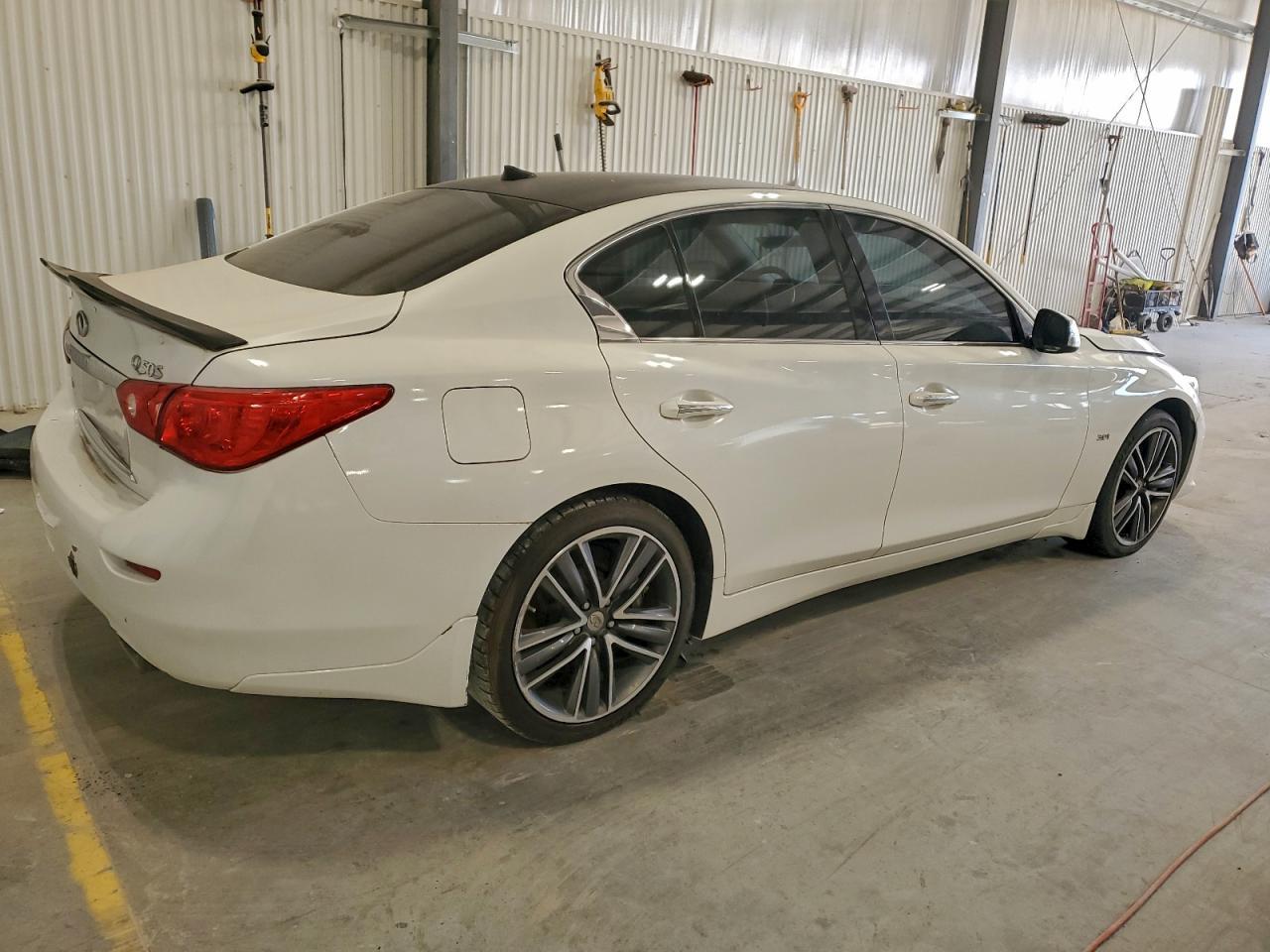 2016 Infiniti Q50 Premium