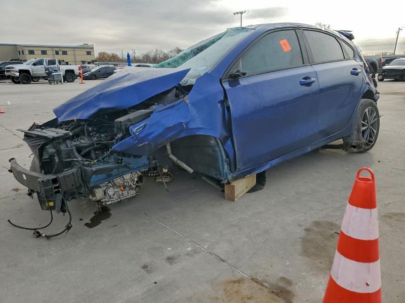 2023 KIA Forte lx