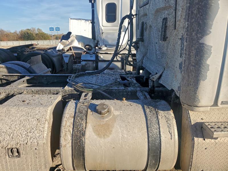 2017 Freightliner Cascadia 125 Semi Truck