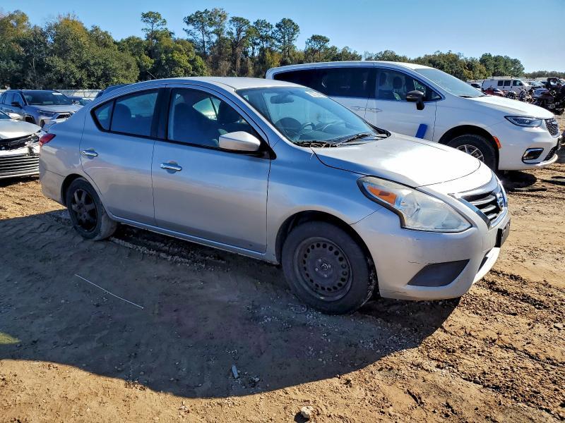 2016 Niss Versa s