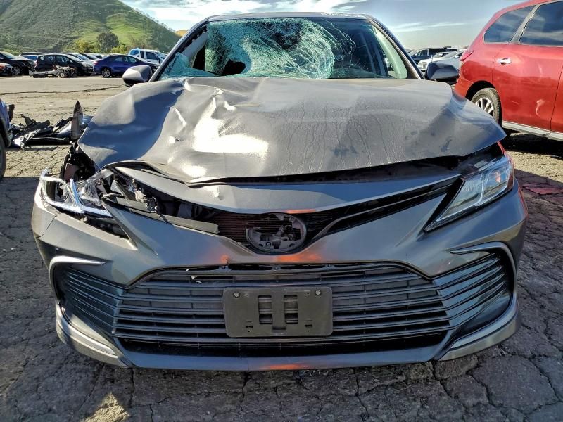 2022 Toyota Camry le