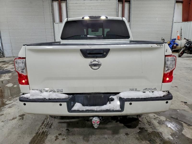 2017 Nissan Titan sl