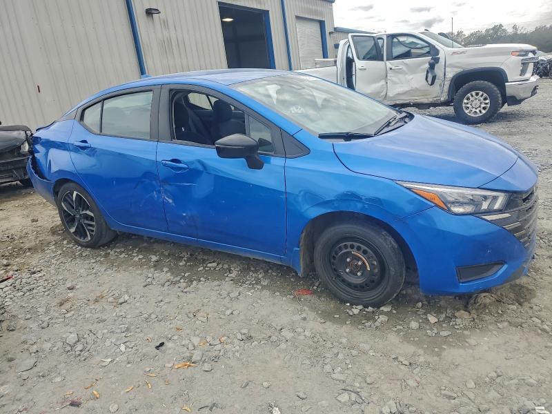 2023 Nissan Versa sr