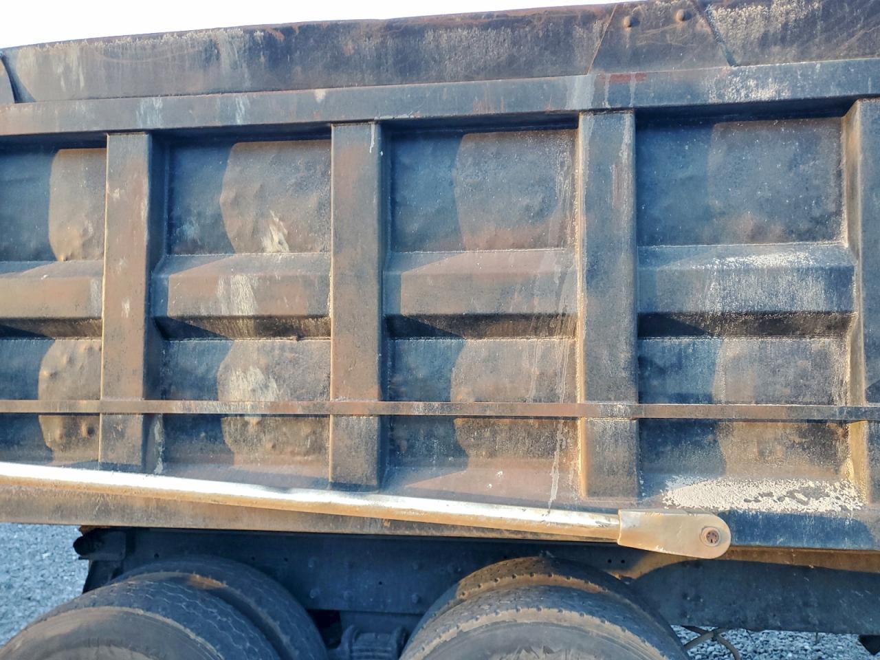 2015 Mack GU800 Dump Truck