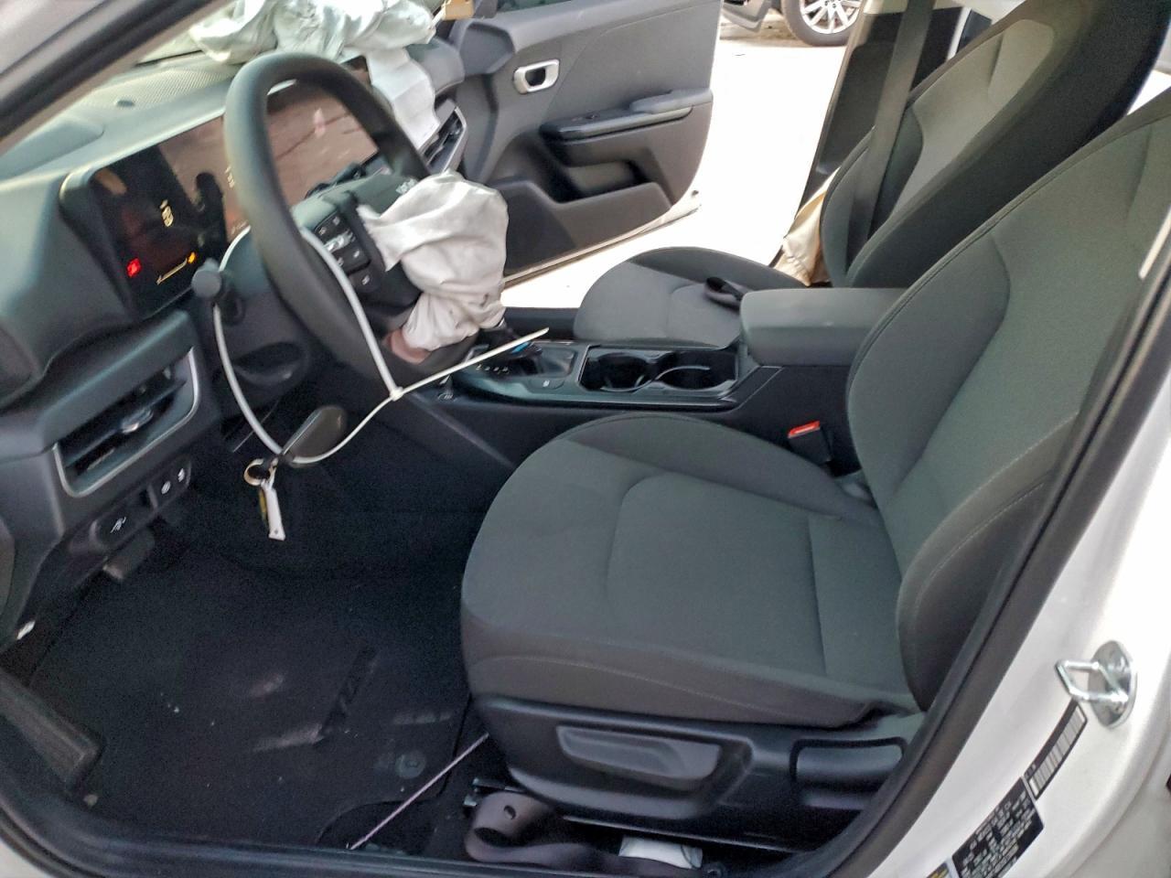 2025 KIA K4 lx