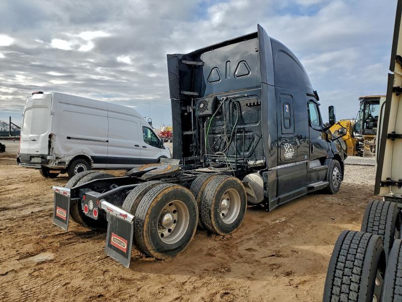 2020 Freightliner Cascadia 126 Semi Truck