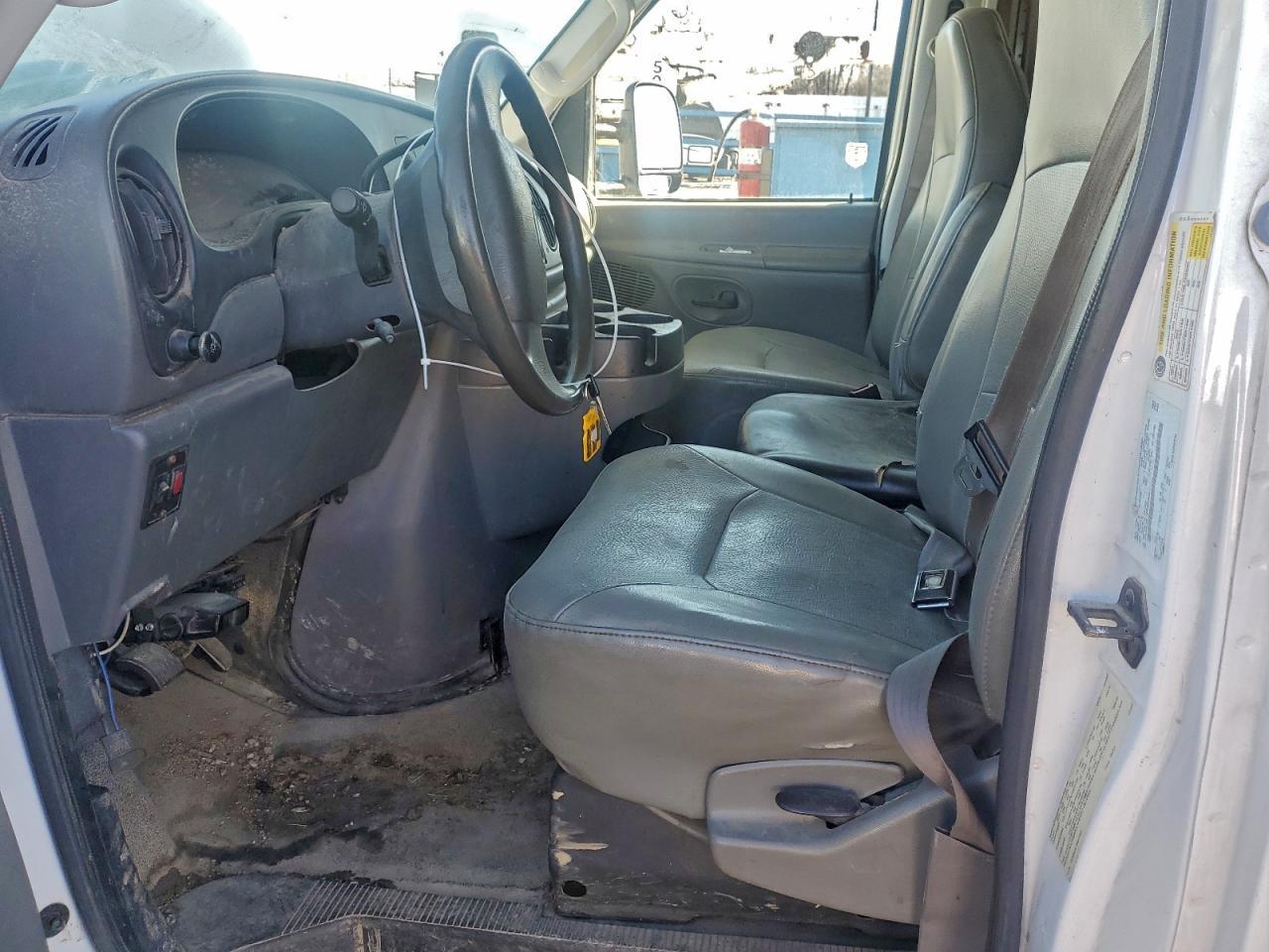2008 Ford E350 BOX Truck