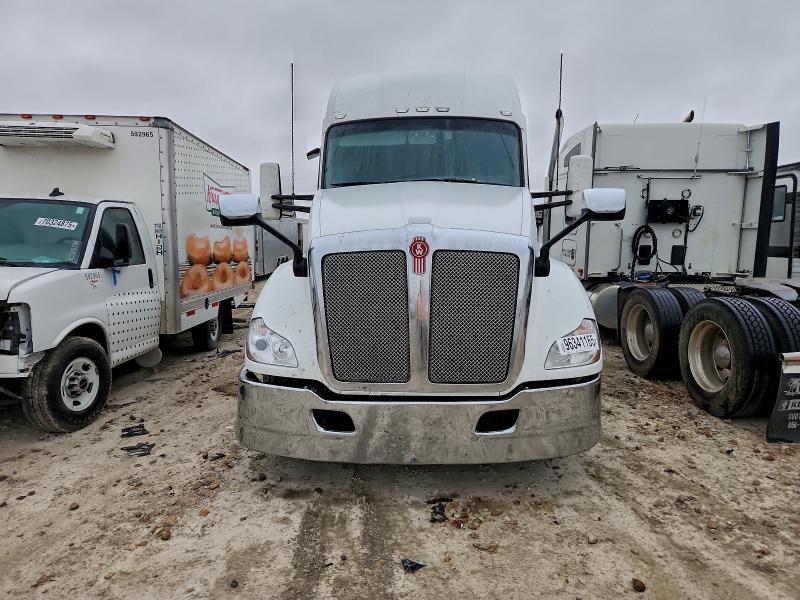2020 Kenworth T680 Semi Truck
