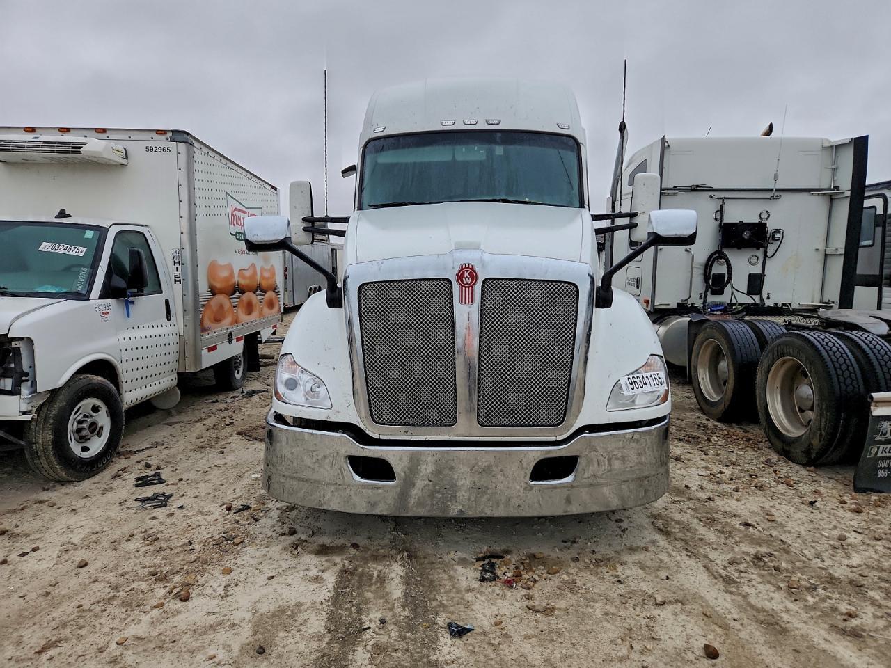 2020 Kenworth T680 Semi Truck