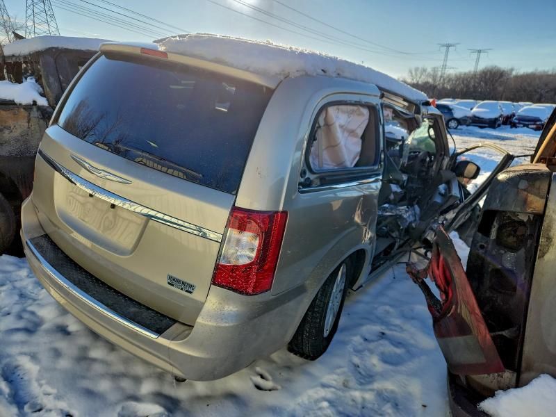 2016 Chrysler Town & Country Touring