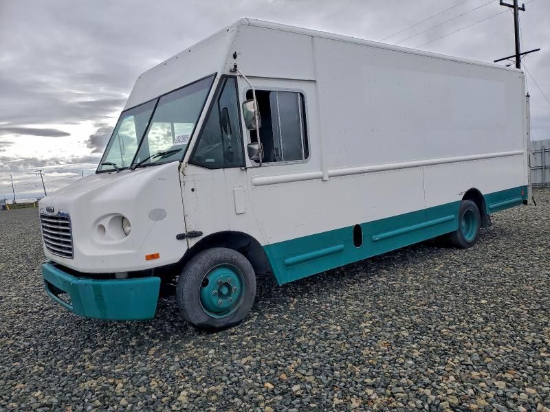 2012 Freightliner MT45G Delivery Truck