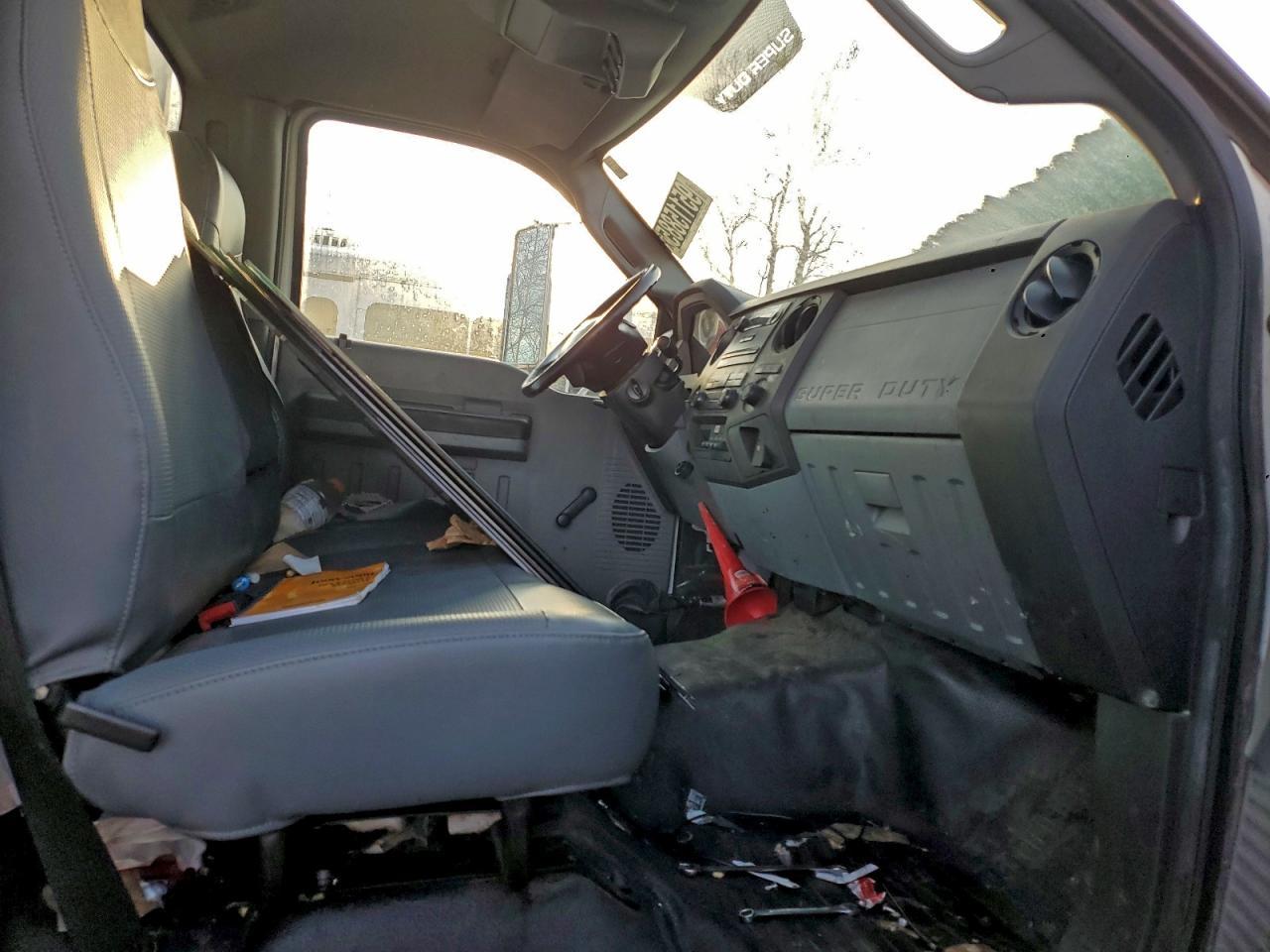 2015 Ford F650 Super Duty BOX Truck