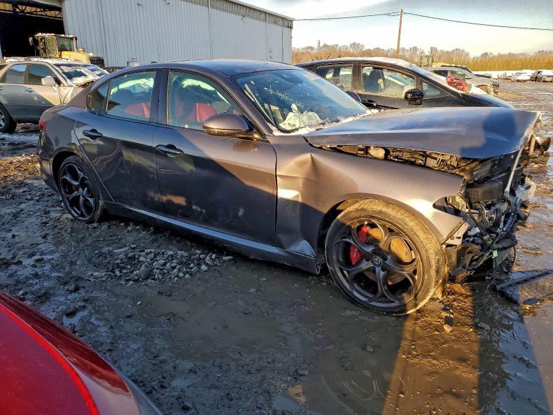 2018 Alfa Romeo Giulia ti Q4