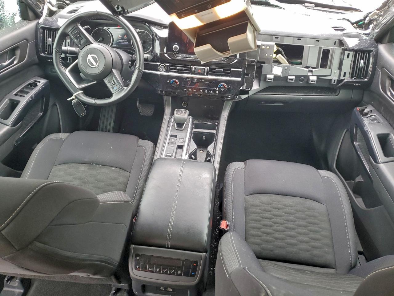 2024 Nissan Pathfinder sv