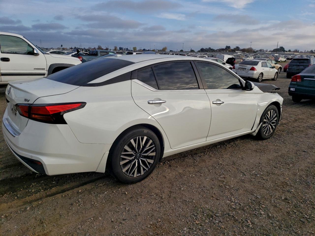 2023 Nissan Altima sv