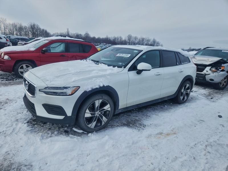 2020 Volvo V60 Cross Country T5 Momentum