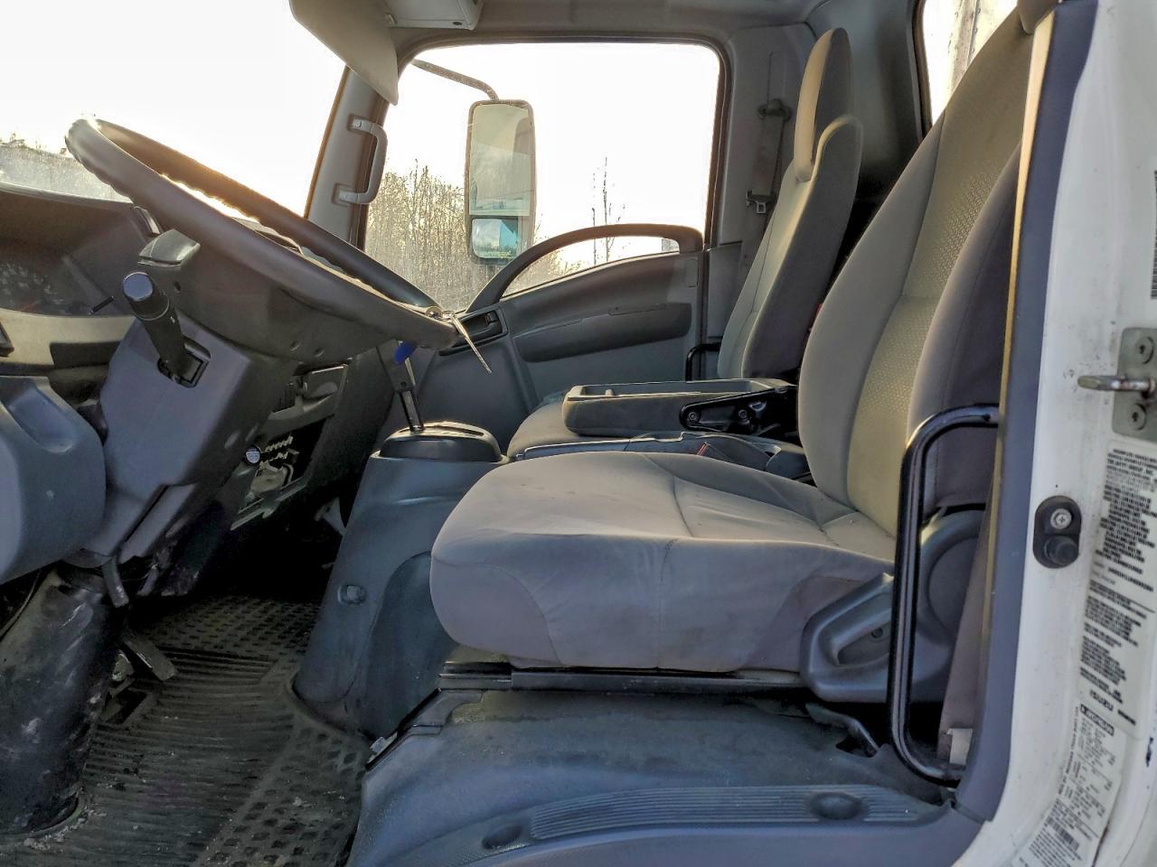 2022 Isuzu NQR BOX Truck