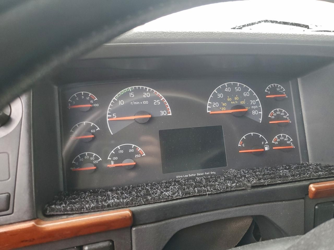 2010 Volvo VNL Semi Truck