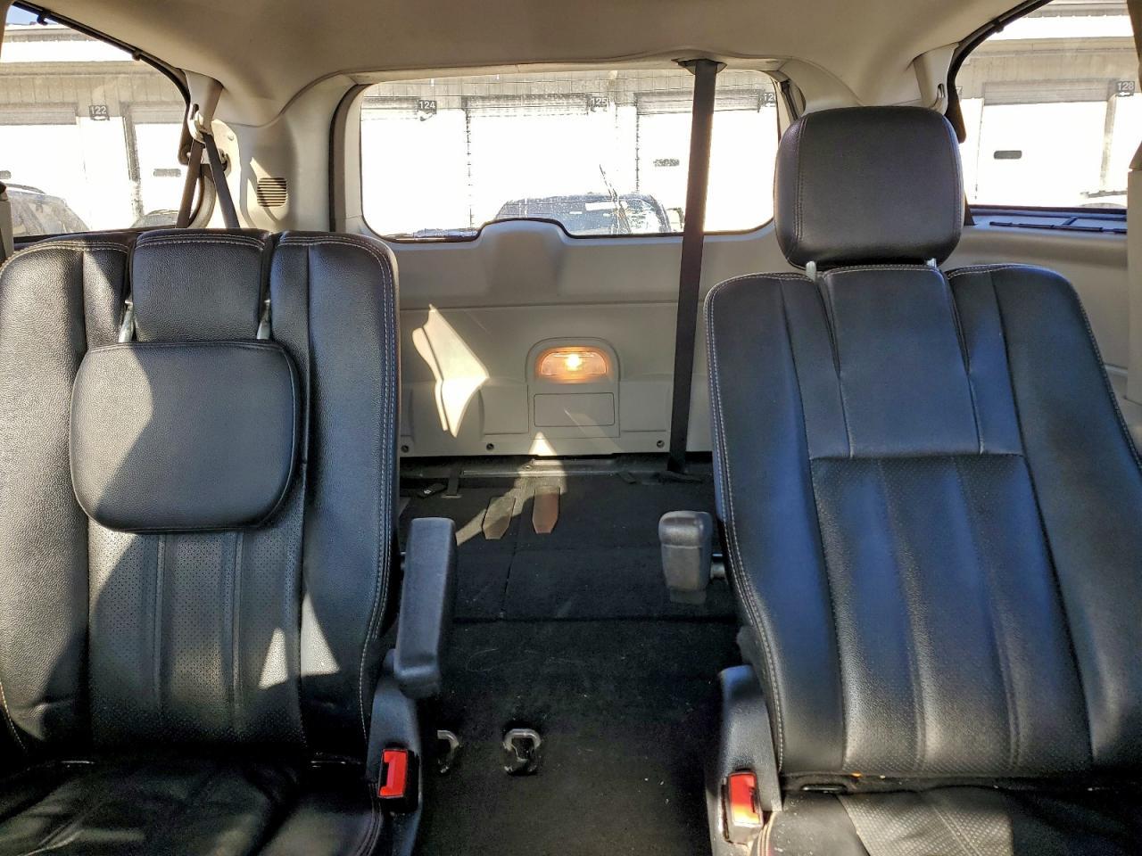 2016 Chrysler Town & Country Touring l
