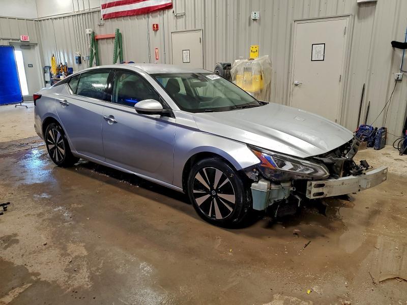 2021 Niss Altima sv