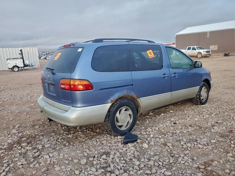 1999 Toyota Sienna le