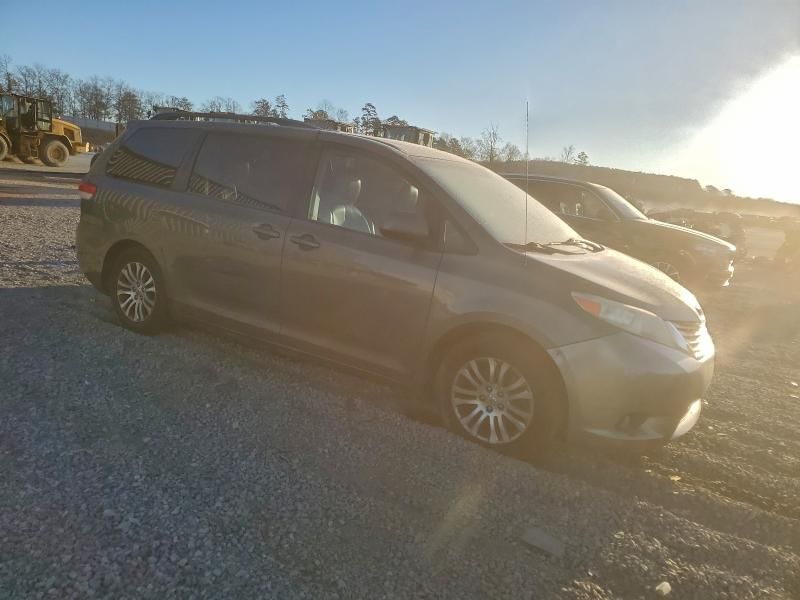 2011 Toyota Sienna xle