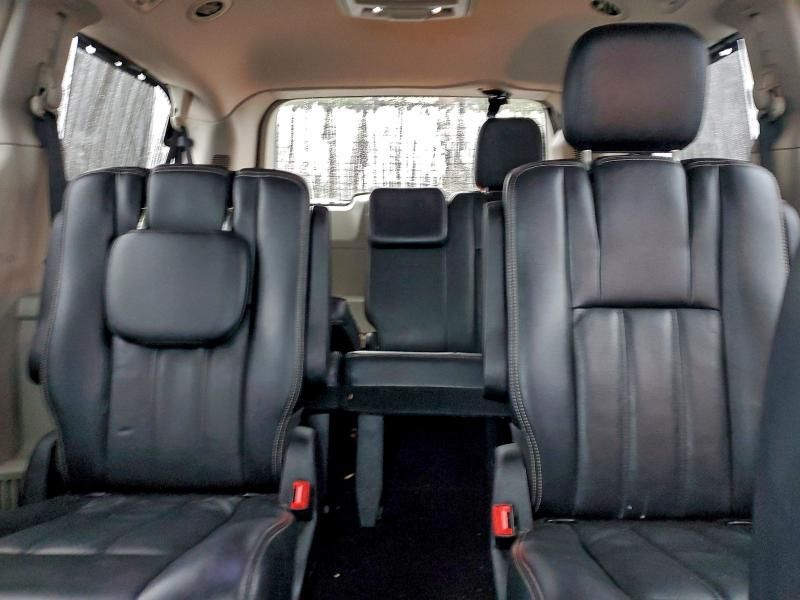 2012 Chrysler Town & Country Touring l