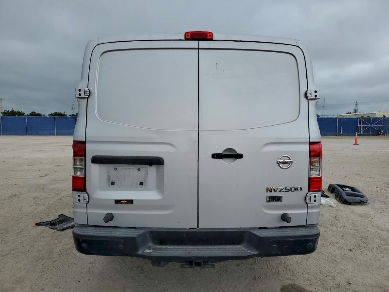 2016 Niss Nv 2500 s 2500 sv 25