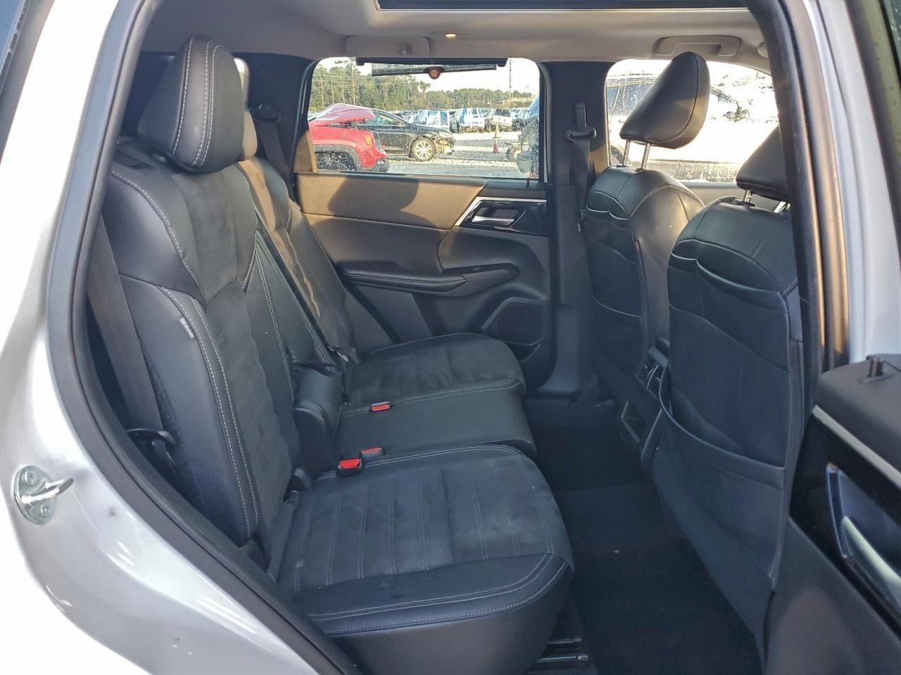 2023 Mitsubishi Outlander se