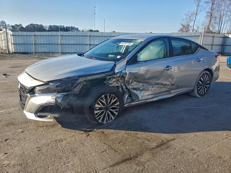 2024 Nissan Altima sv