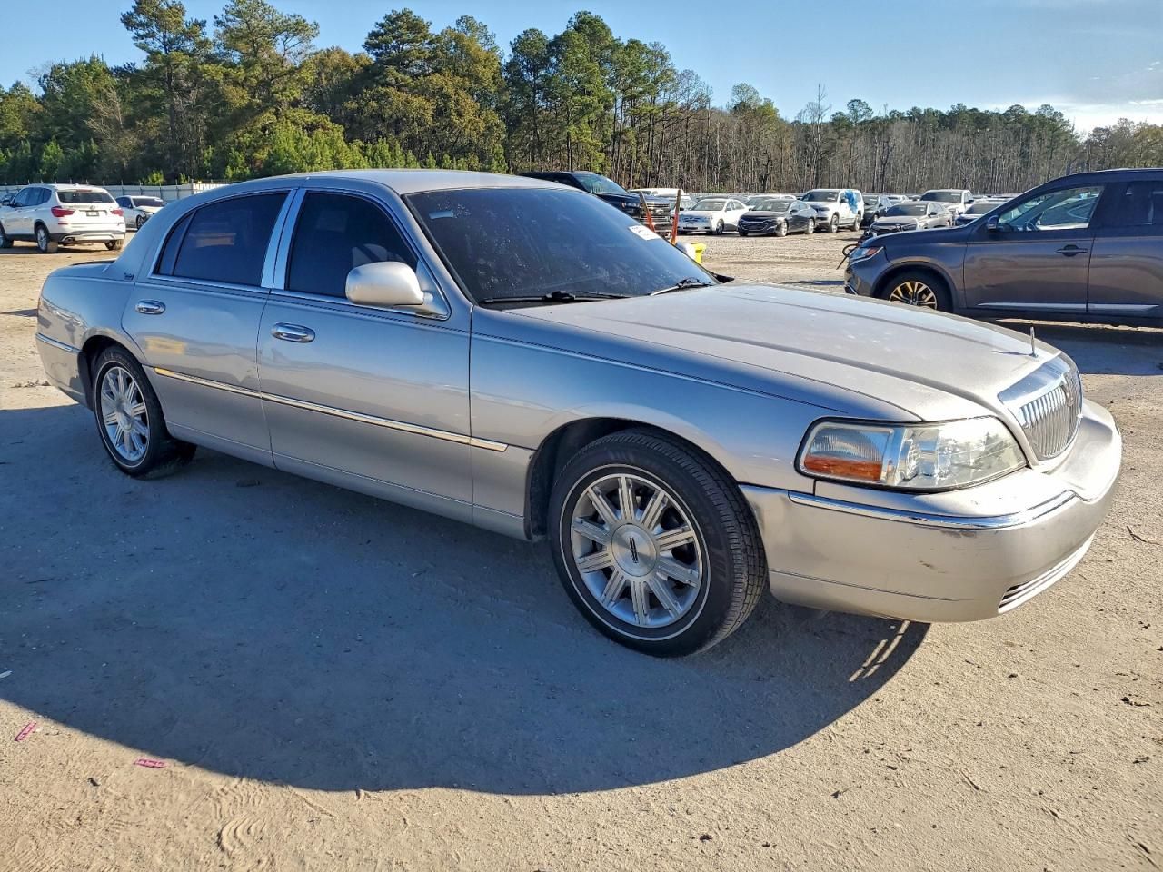2011 Lincoln Town car Signature Limited
