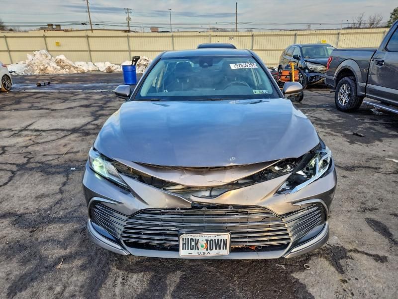 2021 Toyota Camry le
