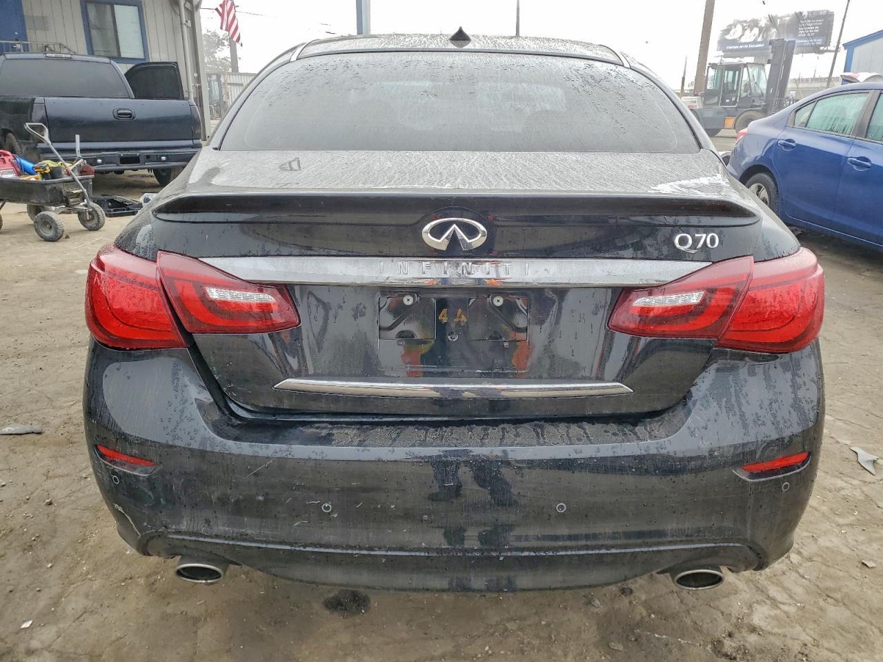 2017 Infiniti Q70 3.7