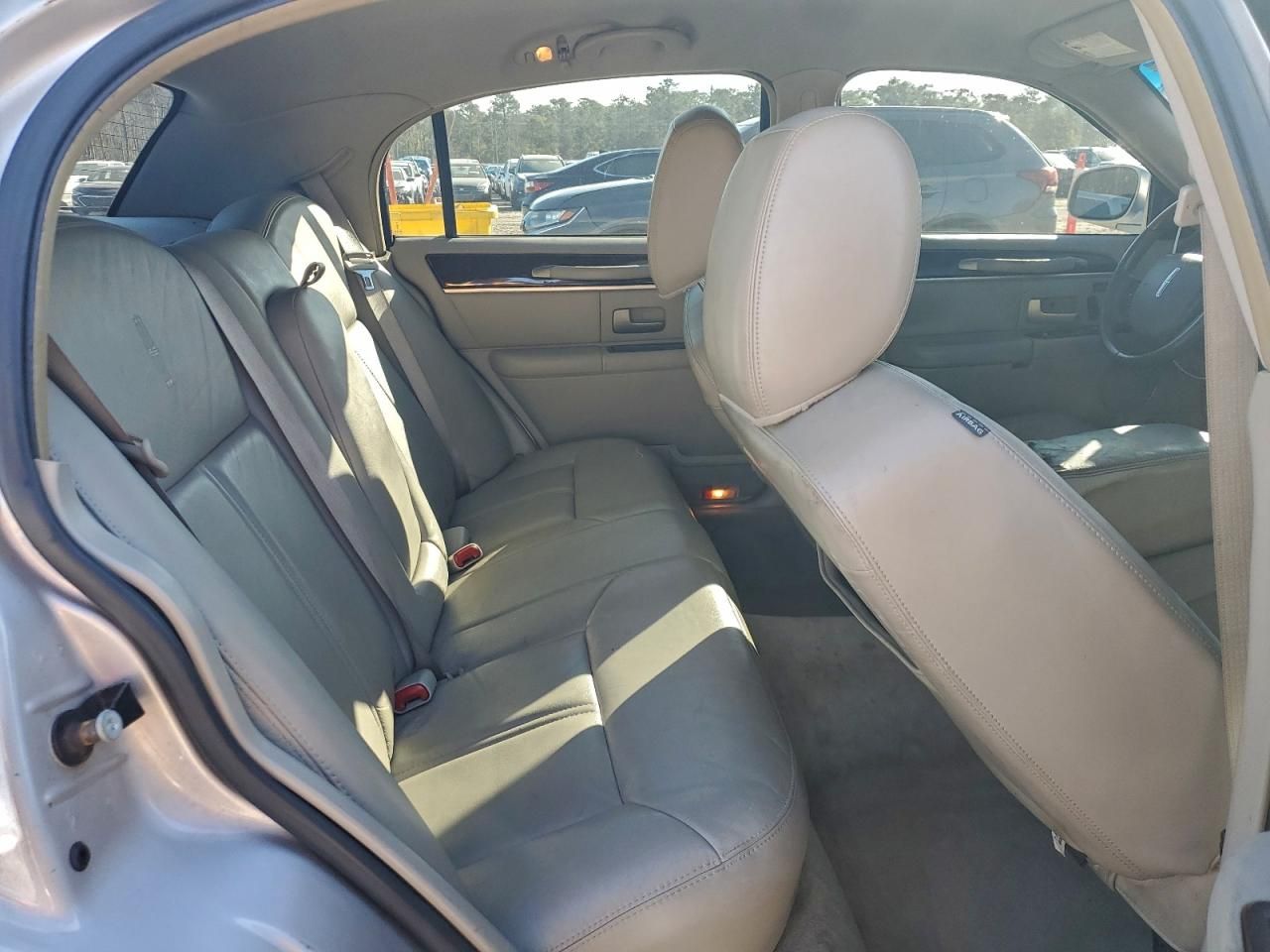 2011 Lincoln Town car Signature Limited