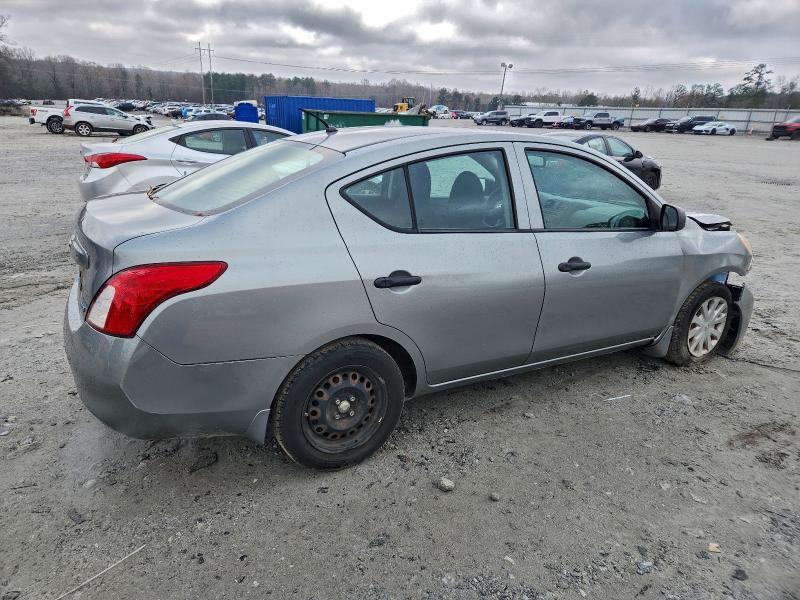 2013 Nissan Versa s