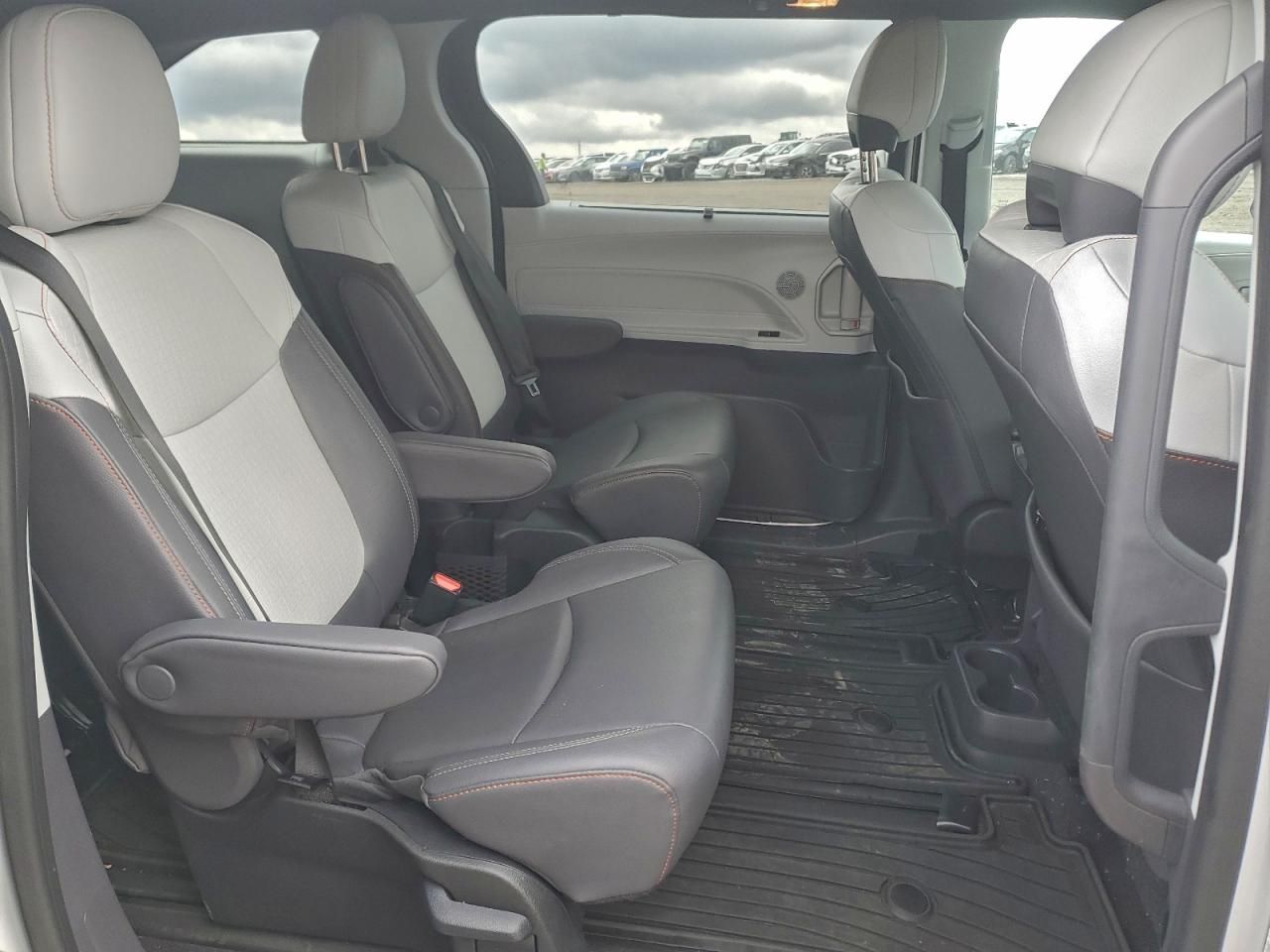 2024 Toyota Sienna xse